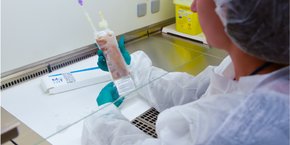 Spécialisé dans le domaine de la transplantation fécale -encore méconnu du grand public-, le lyonnais MaaT pharma cultive l'ambition de restaurer un microbiote sain chez des patients en oncologie, en s'appuyant sur des micro-organismes. Avec l'espoir d'en faire un champ d'excellence français.