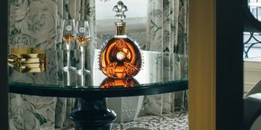 Un modèle de la collection Louis XIII de Rémy Martin, l'une des marques de Cognac très appréciées par les rappeurs américains.