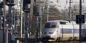 SNCF, TGV, train, chemin de fer, rail, électricité, énergie, caténaire,