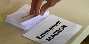 Emmanuel macron reelu pour un second mandat presidentiel