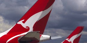 Au second semestre 2023, le bénéfice net de Qantas a chuté de 13,2% en glissement annuel pour atteindre 869 millions de dollars australiens (526 millions d'euros).