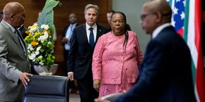 Le secrétaire d'Etat Antony Blinken et la ministre des Affaires étrangères sud-africaine Naledi Pandor lors d'une rencontre ce lundi 8 août à Pretoria (Afrique du Sud).