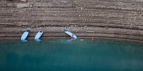 Le lac de Serre-Ponçon, où va s'exprimer Emmanuel Macron pour présenter le plan eau, a été particulièrement touché par la sécheresse l'été dernier;