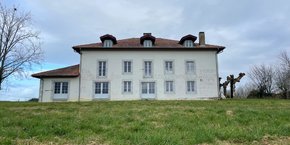 À Arbonne, cette maison avec ses 15 hectares devait être vendue pour 3,2 millions d'euros à un particulier. La Communauté d'agglomération et l'association Lurzaindia ont préempté la vente l'an dernier.