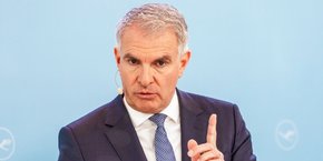 Tout juste reconduit pour cinq ans en compagnie de son directeur financier Remco Steenbergen, le patron du groupe Lufthansa Carsten Spohr poursuit son plan de transformation.