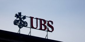 Malgré le rachat du Crédit Suisse par UBS, les bourses asiatiques creusaient lundi leurs pertes, signe que le retour de la « confiance » des investisseurs mondiaux dans le système bancaire est loin d'être gagné.