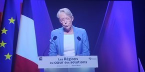 « Concertation, confiance, différenciation » est le nouveau credo de la Première ministre Elisabeth Borne. Ici en clôture du Congrès des Régions le 28 septembre à Saint-Malo.