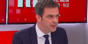 « S'il ne respecte pas la loi, j'espère qu'effectivement il y aura des sanctions », a déclaré dimanche Olivier Véran.