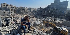 Le camp de Bureij bombardé, dans le centre de la bande de Gaza, jeudi.