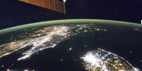 Pour l'un des deux fondateurs de Look Up Space Michel Friedling, « l'apparition de plus en plus fréquente en orbite d'objets manoeuvrants constitue la rupture technologique la plus décisive » dans le domaine spatial.