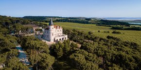 A Narbonne dans l'Aude, l'hôtel le château Capitoul, propriété de Domaine & Demeure a été financé par le fonds Tourisme Occitanie à hauteur de 1 million d'euros (4,3 millions d'euros d'investissement total) pour des travaux de réhabilitation.