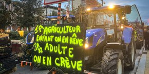 Entre-temps, « c'est Matignon qui a repris le dossier » de l'ensemble de la crise agricole, constatent les syndicats agricoles minoritaires, en regrettant d'être exclus des tractations.