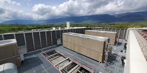 Le nouveau datacenter du CERN se situe à Prévessin-Moëns (Ain), à quelques kilomètres du site historique de Meyrin (Suisse). Opérationnel depuis février, il héberge désormais l'équivalent en données de 4MW de puissance d'alimentation électrique et de refroidissement. Et pourrait monter à 12 MW à l'avenir, en fonction des investissements réalisés.