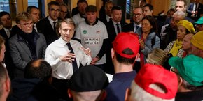 Emmanuel Macron avait donné rendez-vous aux syndicats agricoles trois semaines après l'inauguration, sous les huées, du Salon de l'Agriculture, fin février.