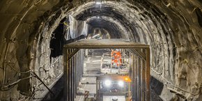 Le creusement du tunnel transfrontalier du Mont-Cenis progresse entre la France et l'Italie : plus de 36 kilomètres de galeries ont déjà été creusés fin mars 2024 sur les quelque 162 kilomètres à réaliser. La livraison du plus long tunnel ferroviaire au monde est prévue à l'horizon 2032.