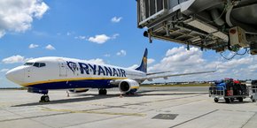 L'un des trois avions Ryanair basés à Bordeaux sera retiré dès le mois de juillet 2024 avant la fermeture de la base et des 40 dessertes au mois de novembre.