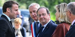 Lundi à Tulle, François Hollande et le maire de la ville, Bernard Combes (à sa droite), l’un des seuls à avoir été mis dans la confidence de sa candidature.