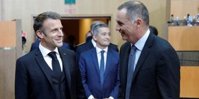 Avec la dissolution de l'Assemblée nationale, c'est le processus d'autonomie de la Corse qui est, lui aussi, remis en question (Emmanuel Macron en visite à Ajaccio, en Corse, en septembre 2023).