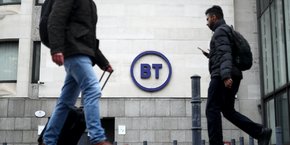 Le titre du groupe BT a évolué entre hausses et baisses, ce lundi matin, à la Bourse de Londres, à la suite d'une annonce par le régulateur britannique des médias et télécommunications d'une amende de 17,5 millions de livres prise contre la société.