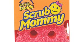 Scrub Daddy signifie littéralement « frotte papa », en français.