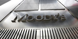 Moody's adopte une perspective negative sur les notes souveraines mondiales