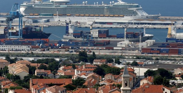 Marseille, port, paquebot, croisière, croisiéristes, tourisme, touristes, armateur, autorités portuaires, quartiers nord, pollution atmosphérique, fioul lourd,
