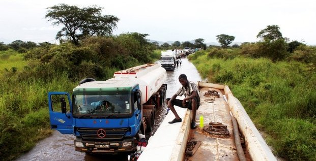 Soudan Sud transport camion-citerne route pétrole frontière Ouganda