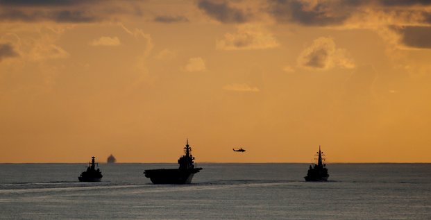 Manœuvres militaires navales navires frégates armée forces