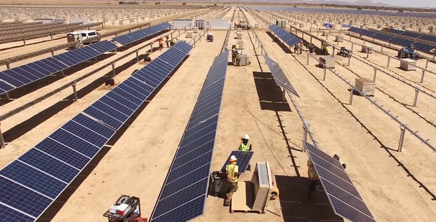 Panneaux solaires énergie désert