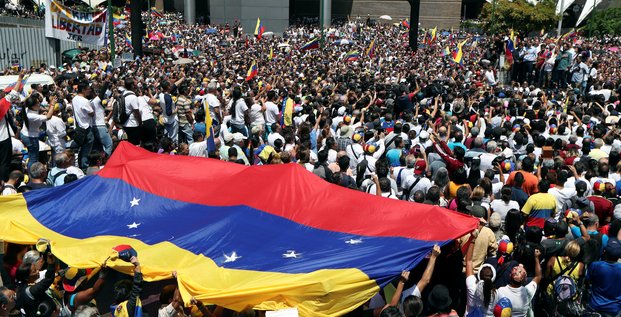 Les venezueliens manifestent pour guaido, contre maduro