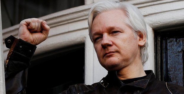 Julian assange arrete par la police britannique a londres