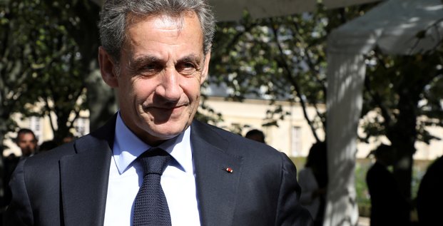 Sarkozy revient mais assure etre sans ambition