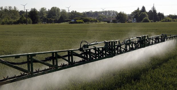 Épandage de pesticides, agriculture, pollution chimique, désherbant, phyto-sanitaire,