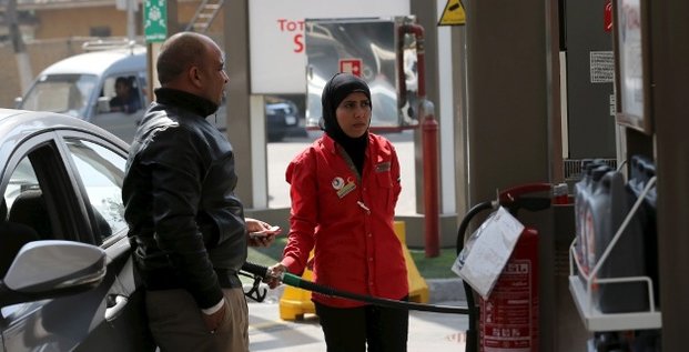 carburants station services egyte employée femme
