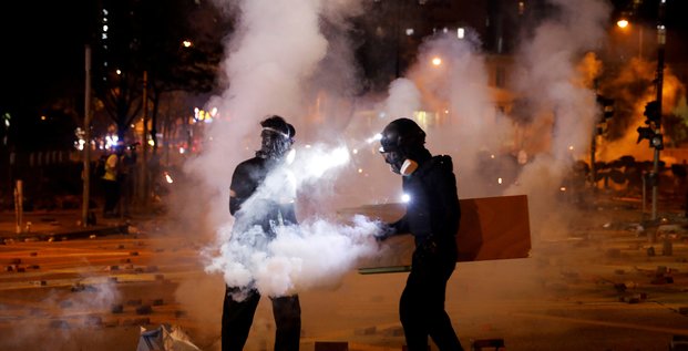 Nouveaux incidents et manifestation pro-chinoise a hong kong