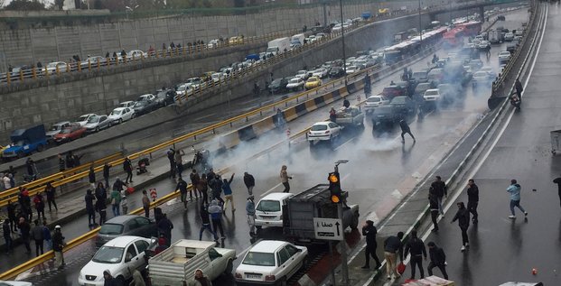 Iran: manifestations contre la hausse du prix de l'essence