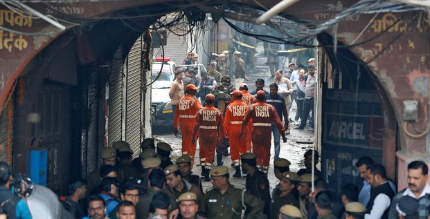 Inde: l'incendie d'une usine de new delhi fait au moins 32 morts