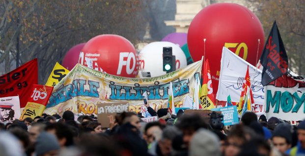 Paris, le 10 décembre 2019. Les syndicats et travailleurs en grève défilent lors de la manifestation contre la réforme des retraites.
