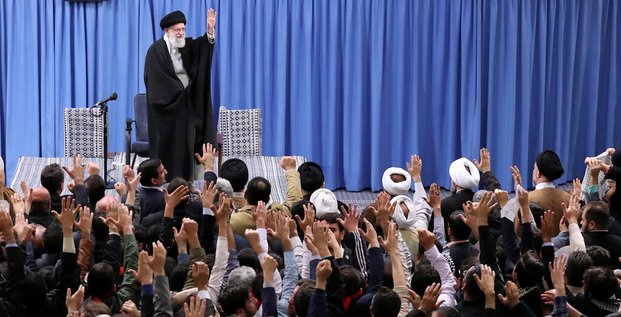 Khamenei appelle l'iran a augmenter sa puissance militaire