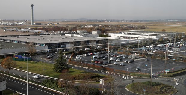 L'aeroport de roissy envisage de fermer son terminal 3, rapporte europe 1