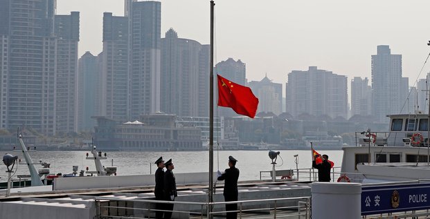 La chine rend hommage aux milliers de morts de l'epidemie