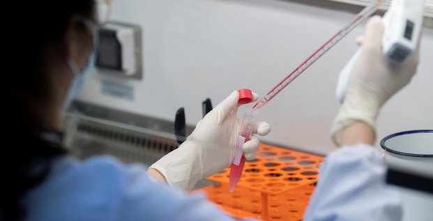 Coronavirus: la chine autorise les essais cliniques d'un vaccin; resserre les controles a la frontiere russe