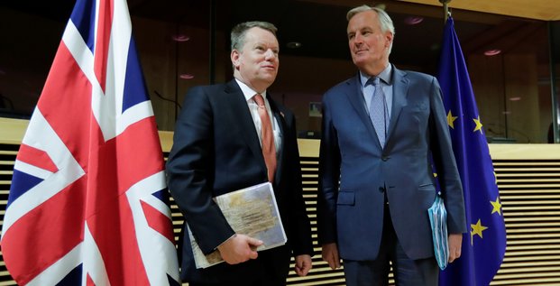 Brexit : Michel Barnier (à dr.), négociateur en chef de l'Union européenne (UE), et son homologue britannique, David Frost (à g.)