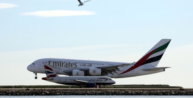 Emirates envisage de supprimer environ 30.000 emplois, selon bloomberg