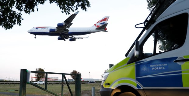 Des ecologistes tentent de perturber le trafic aerien a heathrow