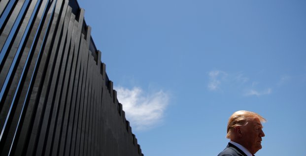 Trump en arizona pour vanter son mur sur fond de poussee epidemique