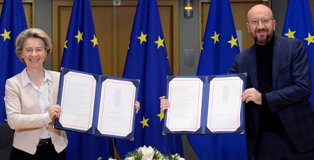 Les dirigeants europeens signent l'accord conclu avec le royaume-uni