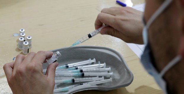 Coronavirus/france: la vaccination ouverte a partir de samedi aux obeses de plus de 18 ans, annonce macron