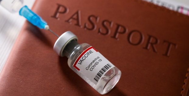 Presse par les compagnies aeriennes, londres reflechit a un pass vaccinal