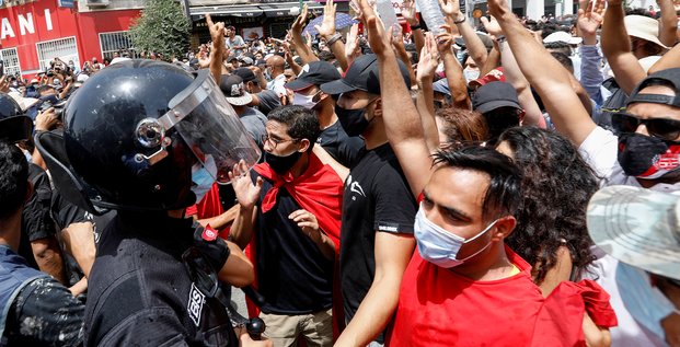 Tunisie: des manifestations ciblent le parti ennahda